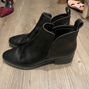 Dolce Vita Black Booties- 6